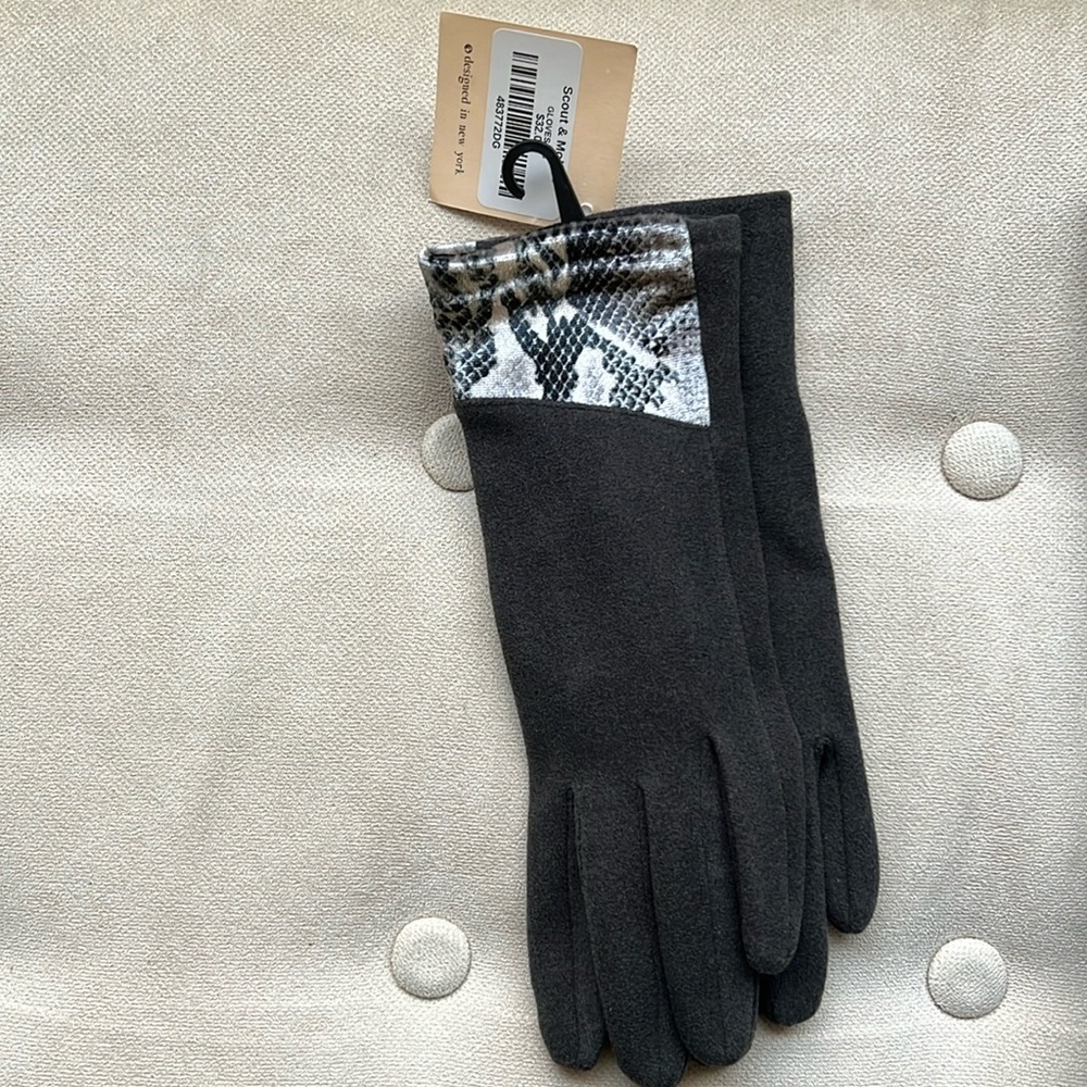 NWT! Fleece lined gloves.